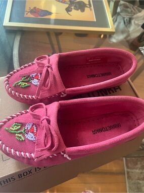 Minnetonka Hot Pink Suede Beaded Moccasins